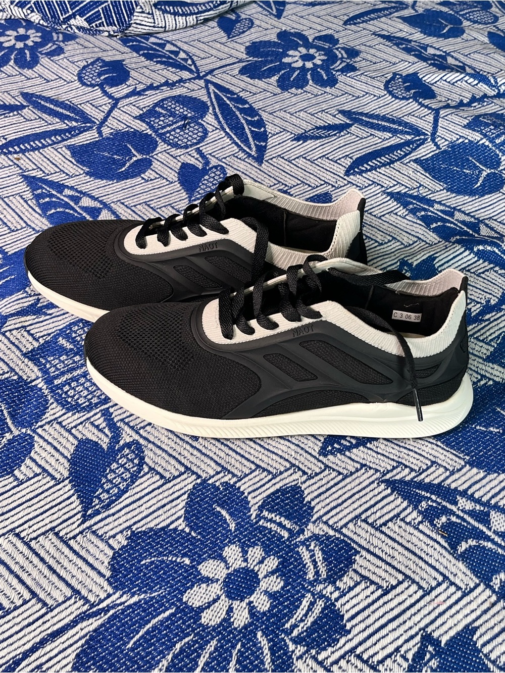 Naot Women’s knit athletic sneakers Size 38 (US 7)